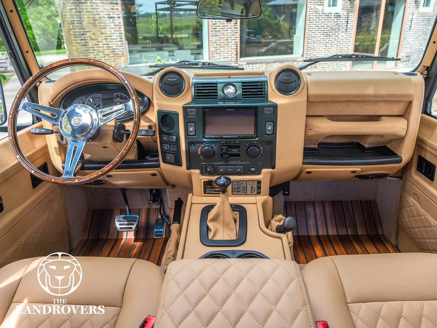 Bazza custom defender interior - Landrover customize