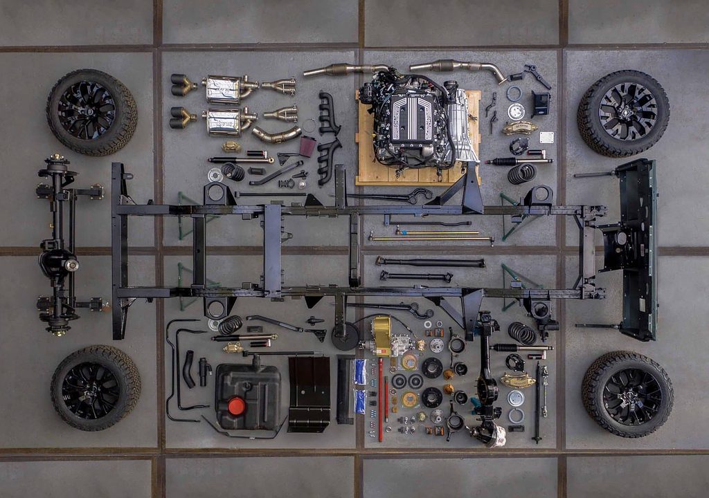 thelandrovers-exploded-view-defender-corvette-twisted-arkonik-ecd--scaled-e1666019392283