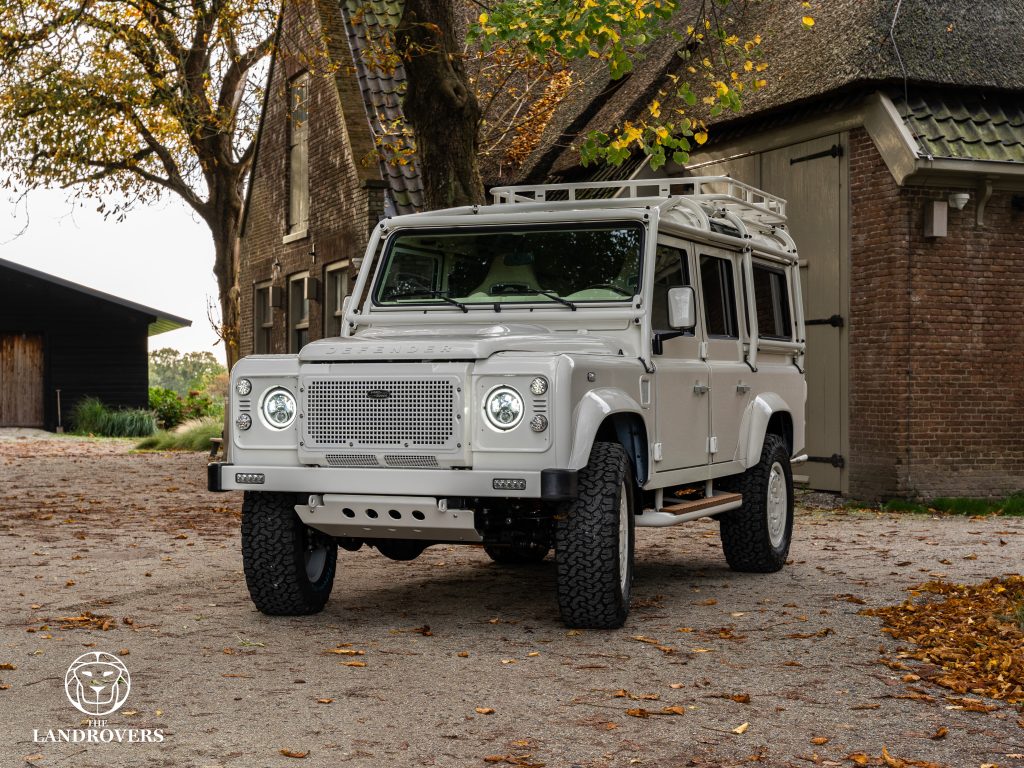 Bazza custom defender - Landrover restomod Custom Landrovers – Custom Built Land Rover Defender. Customize & Custom Land Rovers