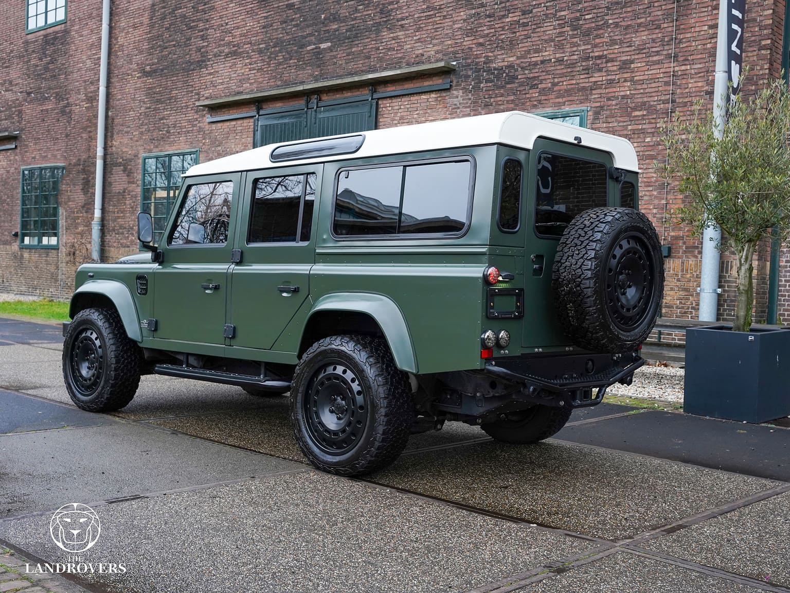 electric custom defender - Landrover restomod- usa defender - Modified Land Rover Defender - Custom defender - Custom Landrover Defender