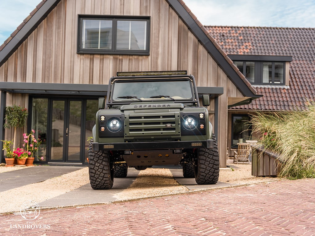 Land Rover Defender restomod - Custom Defender interior - Custom Built Landrover Defender