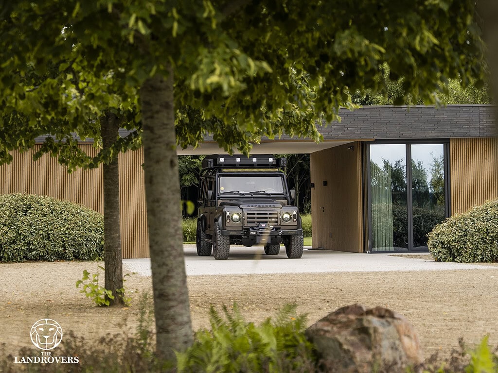 theLandrovers-electricdefender-modifiedcar-electriccar-Land-Rover-custombuild-defenderusa-defender-atlas-62-1-scaled