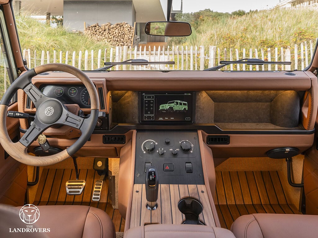theLandrovers-electricdefender-modifiedcar-electriccar-Land-Rover-custombuild-defenderusa-defender-panterra-rica-20-scaled